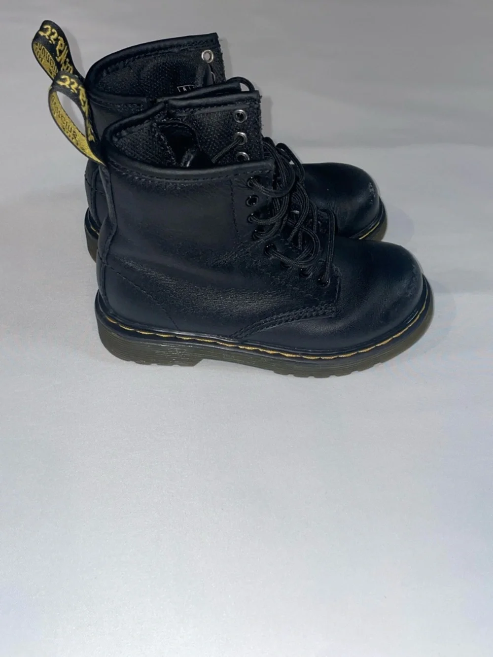 Dr. Martens Kids 1460 Black Leather Lace-Up Boots. Size 9